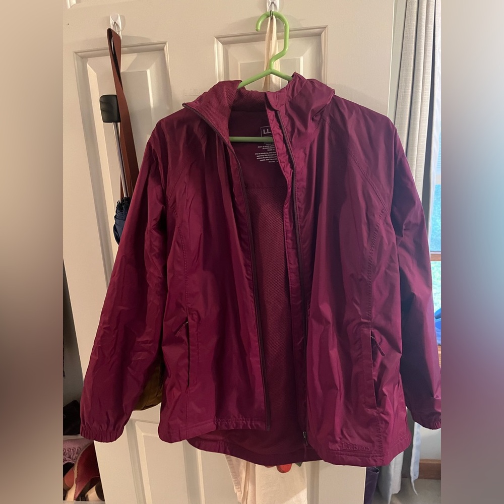 LL bean 100% nylon rain jacket size M